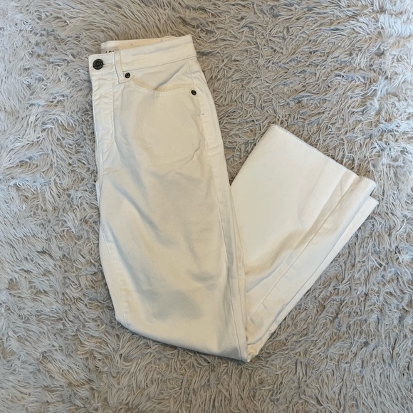 Loft Curvy high rise kick crop jeans in white size 26 or 2 curvy - Picture 4 of 8